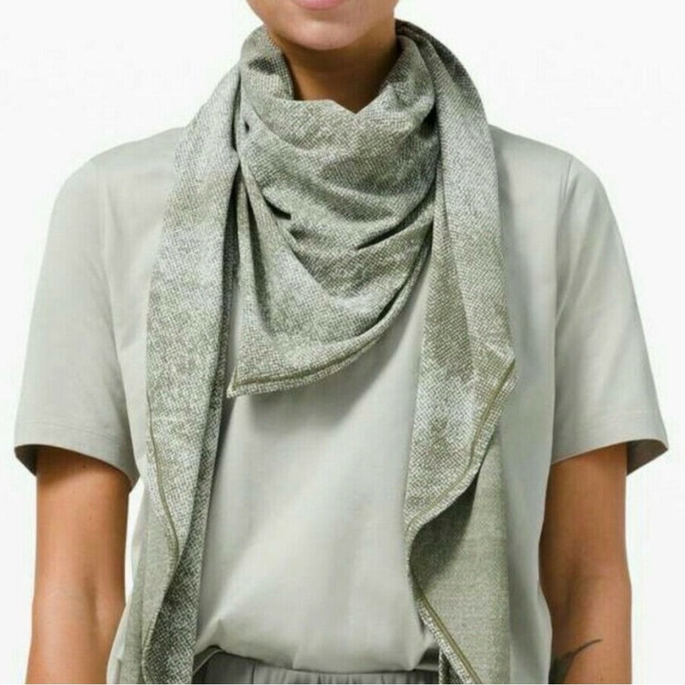 NWT - Lululemon - All You Need Scarf - Pixel Jacquard Alpine White Medium Olive